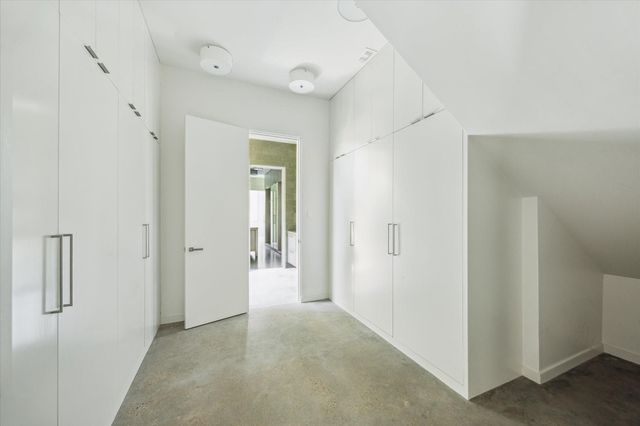 9 Pinehill Lane, Houston, TX 77019