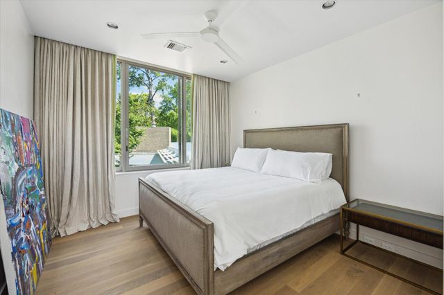 9 Pinehill Lane, Houston, TX 77019