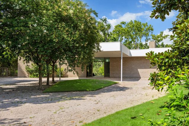 9 Pinehill Lane, Houston, TX 77019