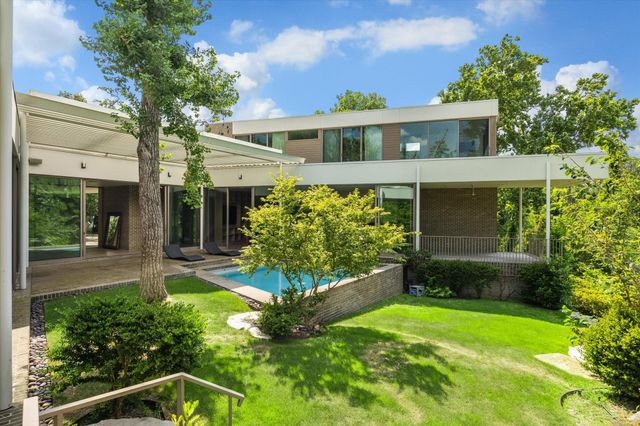 9 Pinehill Lane, Houston, TX 77019