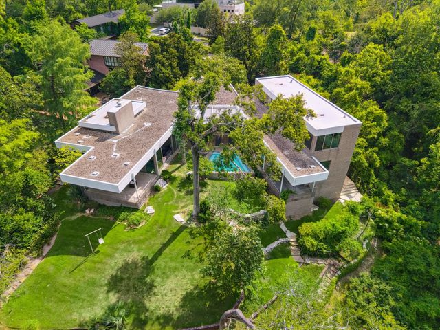 9 Pinehill Lane, Houston, TX 77019