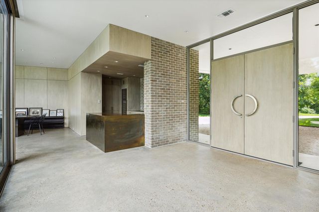 9 Pinehill Lane, Houston, TX 77019