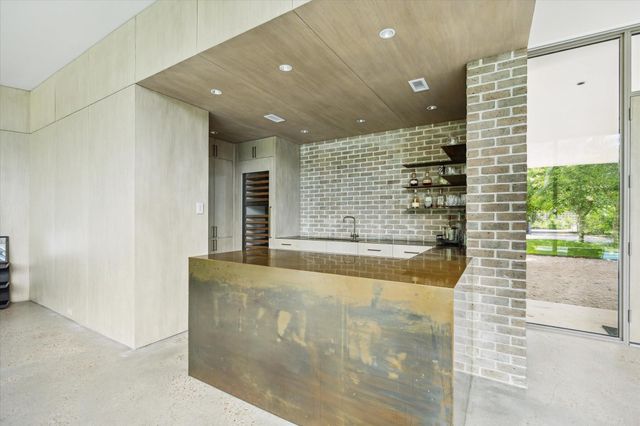 9 Pinehill Lane, Houston, TX 77019