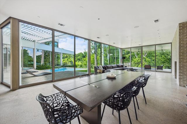 9 Pinehill Lane, Houston, TX 77019