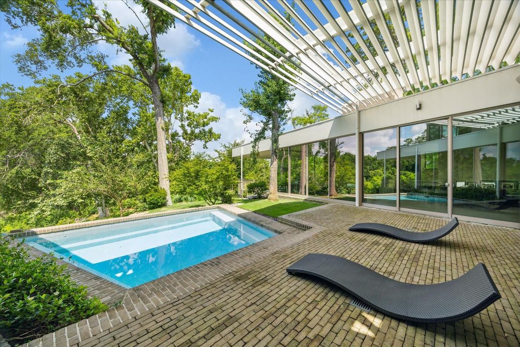 9 Pinehill Lane, Houston, TX 77019