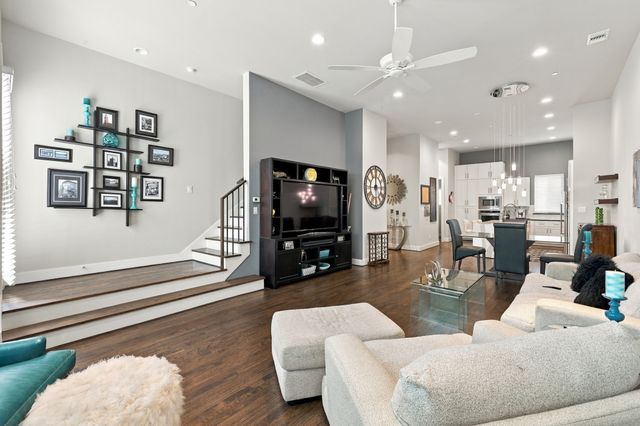 3816 Roseland Avenue D300, Dallas, TX 75204