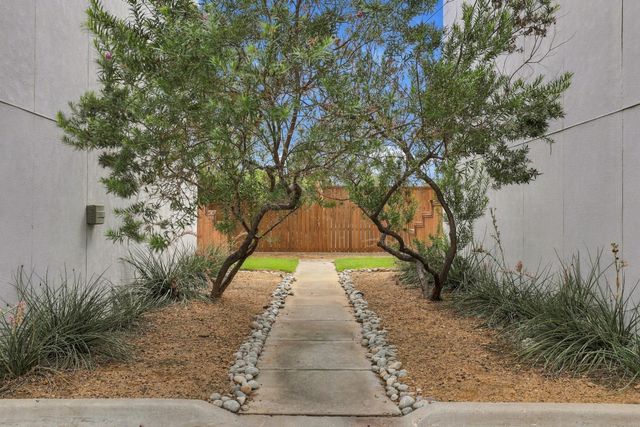 3816 Roseland Avenue D300, Dallas, TX 75204