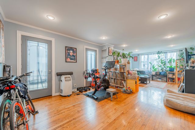 4054 N Western Avenue, Chicago, IL 60618