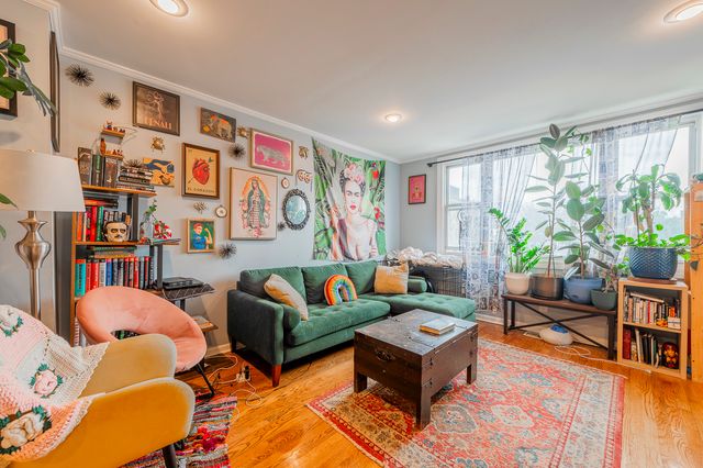 4054 N Western Avenue, Chicago, IL 60618