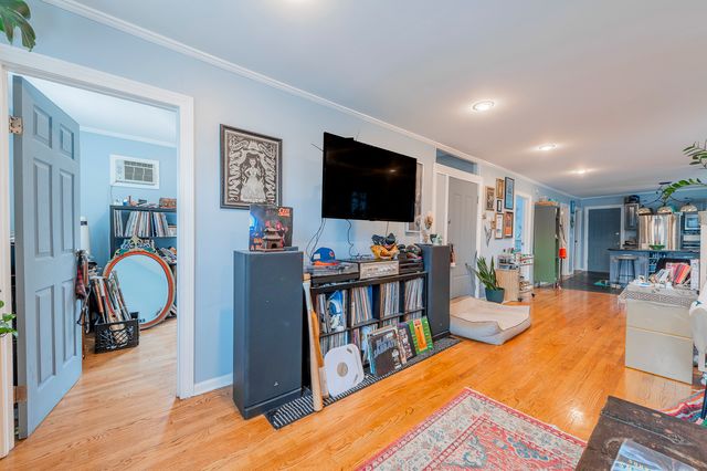 4054 N Western Avenue, Chicago, IL 60618