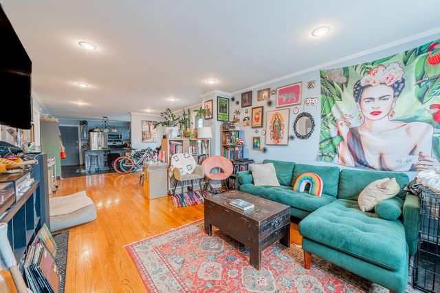4054 N Western Avenue, Chicago, IL 60618