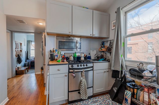 4054 N Western Avenue, Chicago, IL 60618