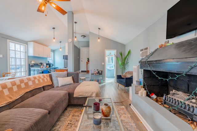 4054 N Western Avenue, Chicago, IL 60618