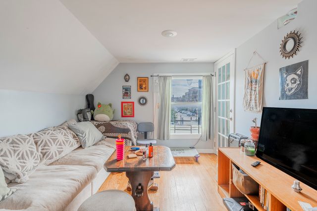 4054 N Western Avenue, Chicago, IL 60618