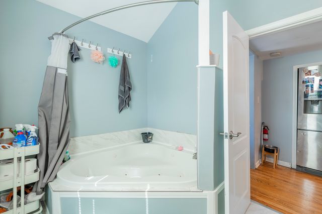 4054 N Western Avenue, Chicago, IL 60618