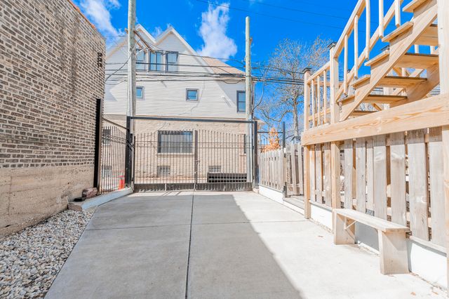 4054 N Western Avenue, Chicago, IL 60618