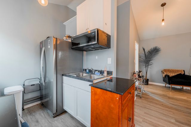 4054 N Western Avenue, Chicago, IL 60618