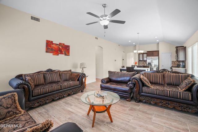 13833 sky harbor Avenue, Horizon City, TX 79928