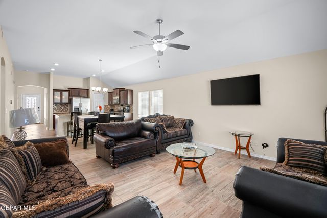 13833 sky harbor Avenue, Horizon City, TX 79928