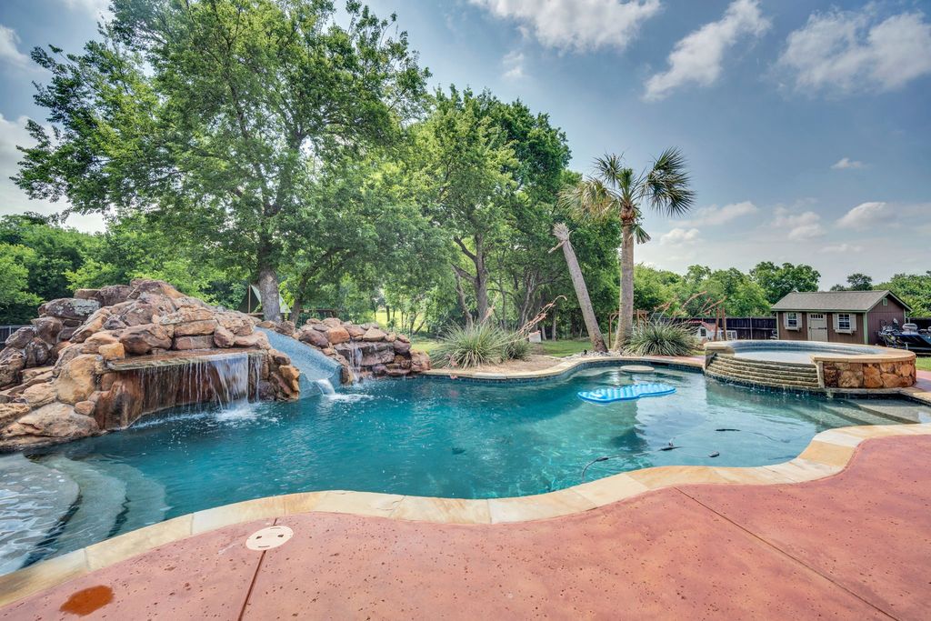 6450 Caliche Circle, Midlothian, TX 76065