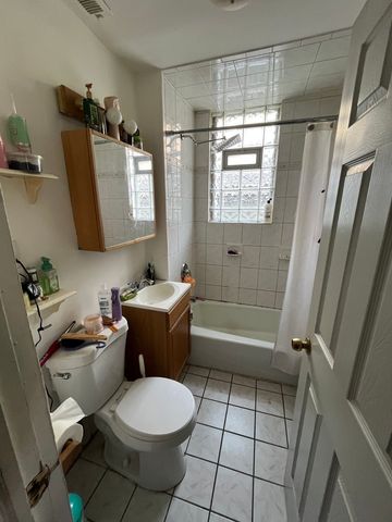 3914 N Christiana Avenue, Chicago, IL 60618