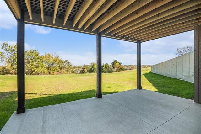 1221 DeSoto Road, Lansing, KS 66043