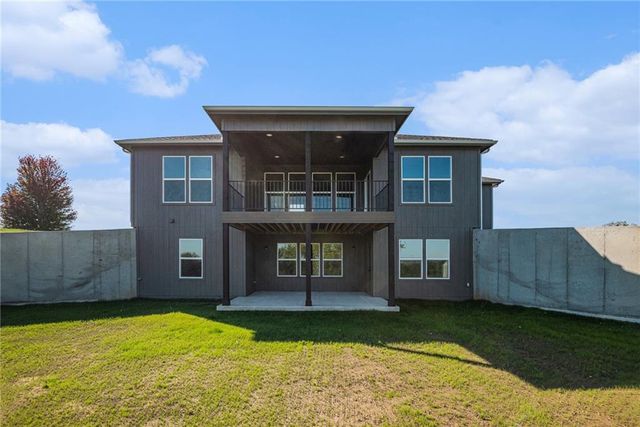 1221 DeSoto Road, Lansing, KS 66043