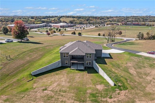 1221 DeSoto Road, Lansing, KS 66043