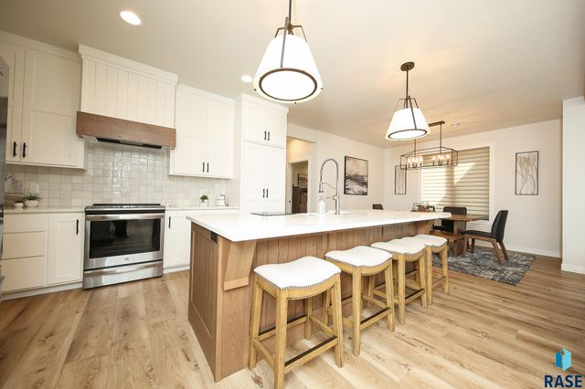 5509 E Canter Ridge Cir Circle, Sioux Falls, SD 57110