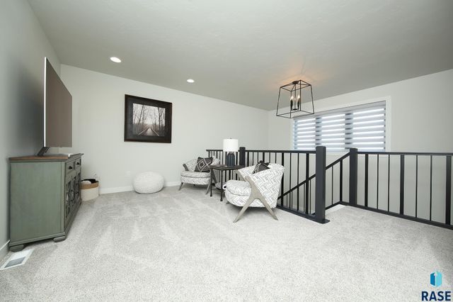 5509 E Canter Ridge Cir Circle, Sioux Falls, SD 57110