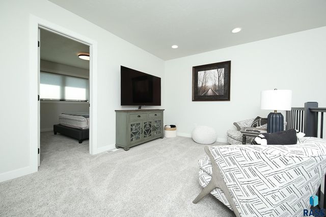 5509 E Canter Ridge Cir Circle, Sioux Falls, SD 57110