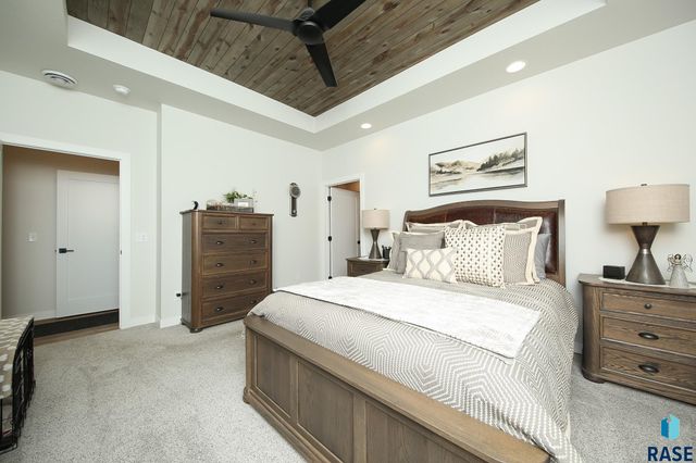 5509 E Canter Ridge Cir Circle, Sioux Falls, SD 57110