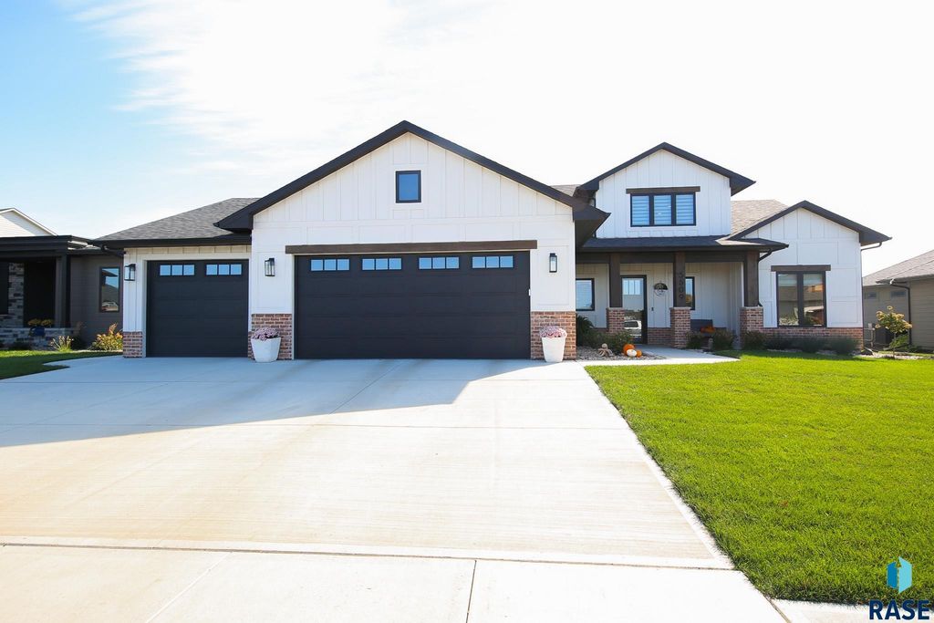 5509 E Canter Ridge Cir Circle, Sioux Falls, SD 57110