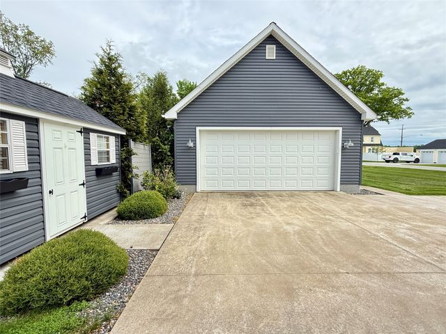 25 DRIFTWOOD Drive, Erie, PA 16511