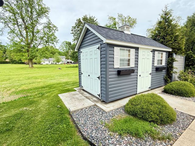25 DRIFTWOOD Drive, Erie, PA 16511