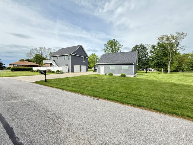 25 DRIFTWOOD Drive, Erie, PA 16511