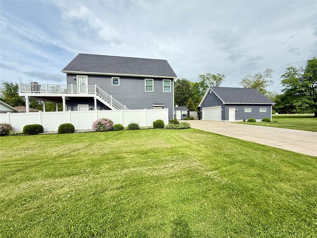 25 DRIFTWOOD Drive, Erie, PA 16511
