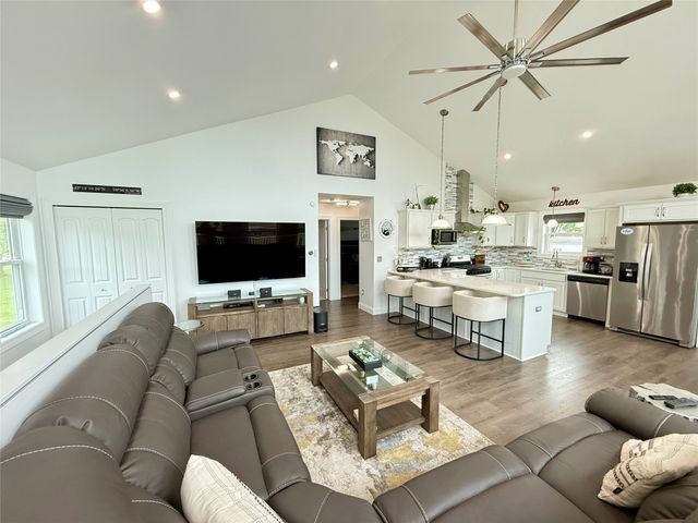 25 DRIFTWOOD Drive, Erie, PA 16511
