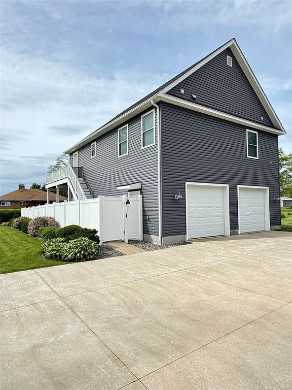 25 DRIFTWOOD Drive, Erie, PA 16511