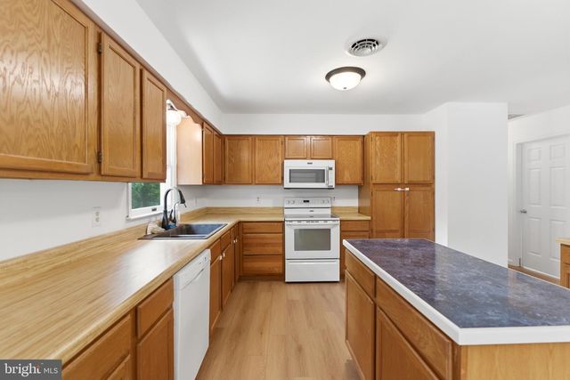 276 WISHBONE CIR, Hedgesville, WV 25427