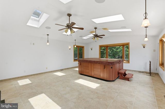 276 WISHBONE CIR, Hedgesville, WV 25427