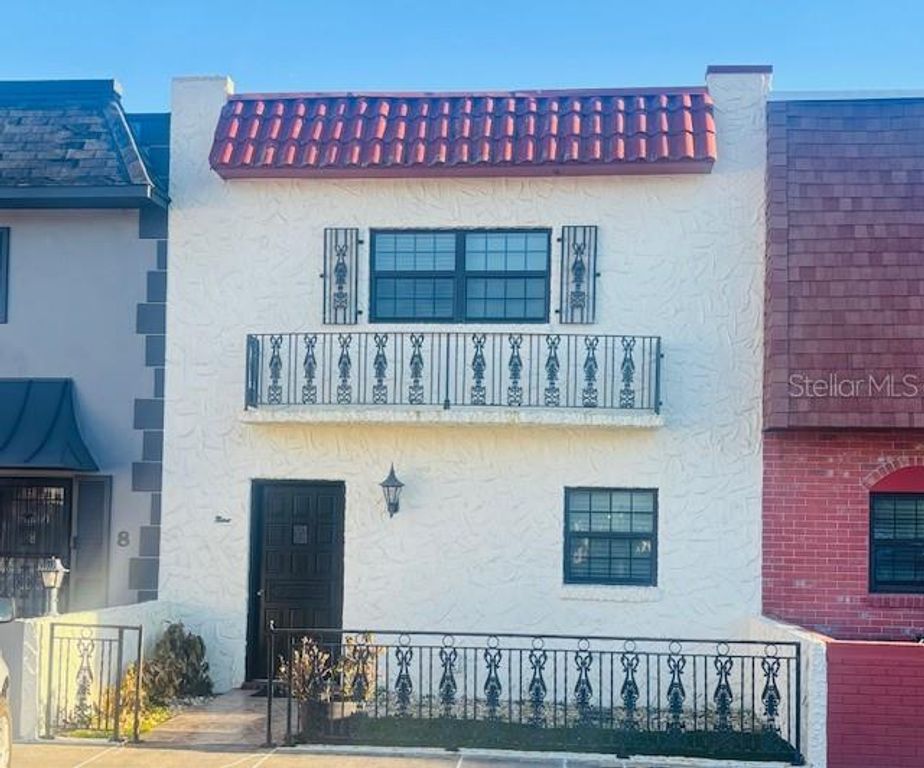 Image 2 of property listing at 625 N HALIFAX AVENUE 9, Daytona Beach, FL 32118