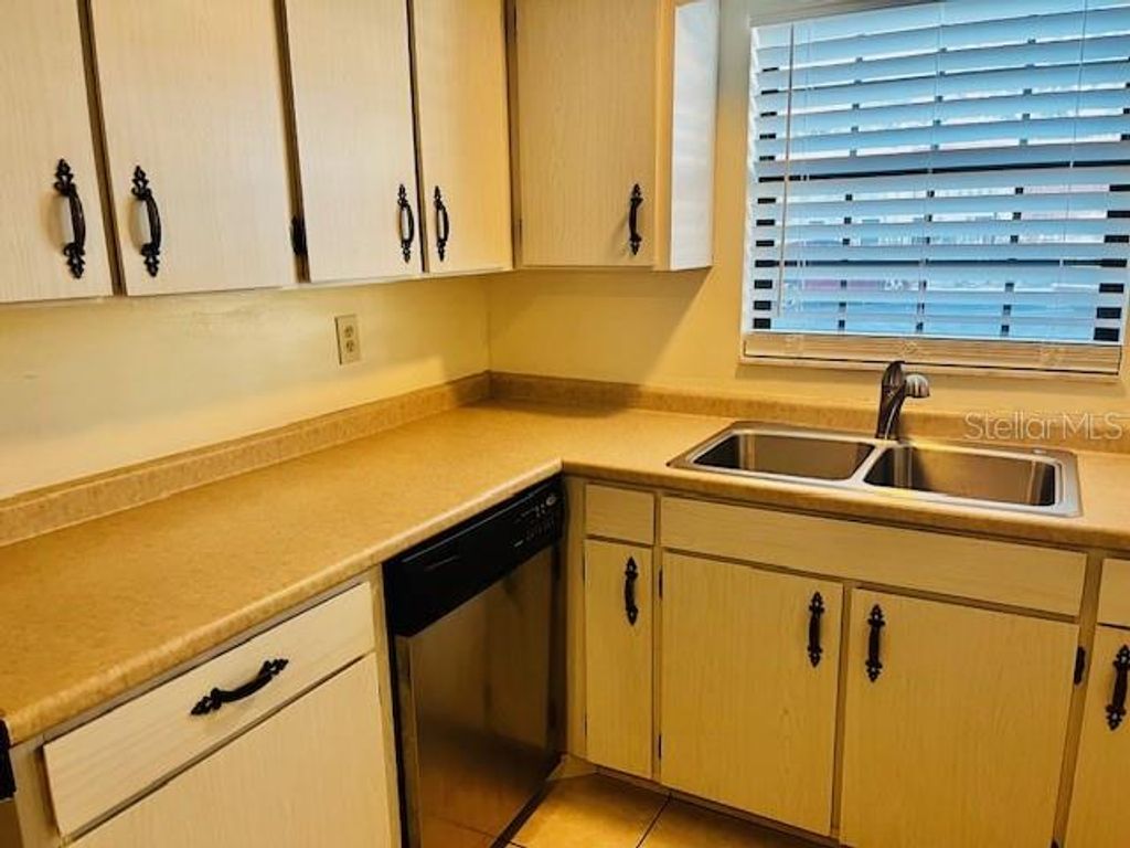 Image 5 of property listing at 625 N HALIFAX AVENUE 9, Daytona Beach, FL 32118