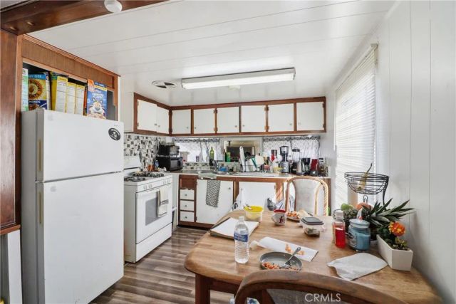 11140 3rd, Hesperia, CA 92345