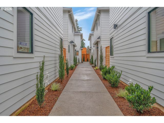 6491 Se RAMONA St C, Portland, OR 97206