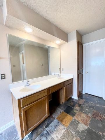 6404 Tempest Drive, Arlington, TX 76001