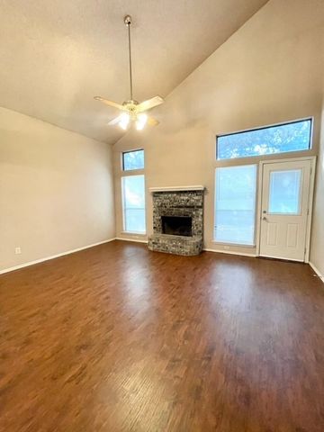 6404 Tempest Drive, Arlington, TX 76001