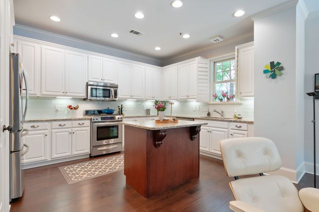 4116 Ridgefield Dr, Nashville, TN 37205