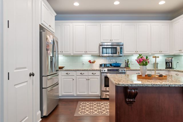 4116 Ridgefield Dr, Nashville, TN 37205