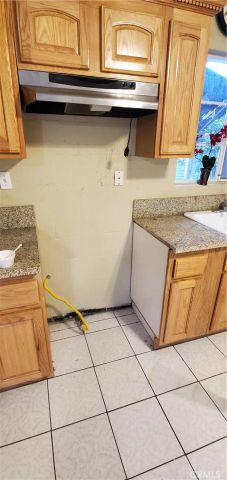 831 W 7th Street, Corona, CA 92882